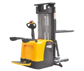 使用电动叉车的注意事项讲解